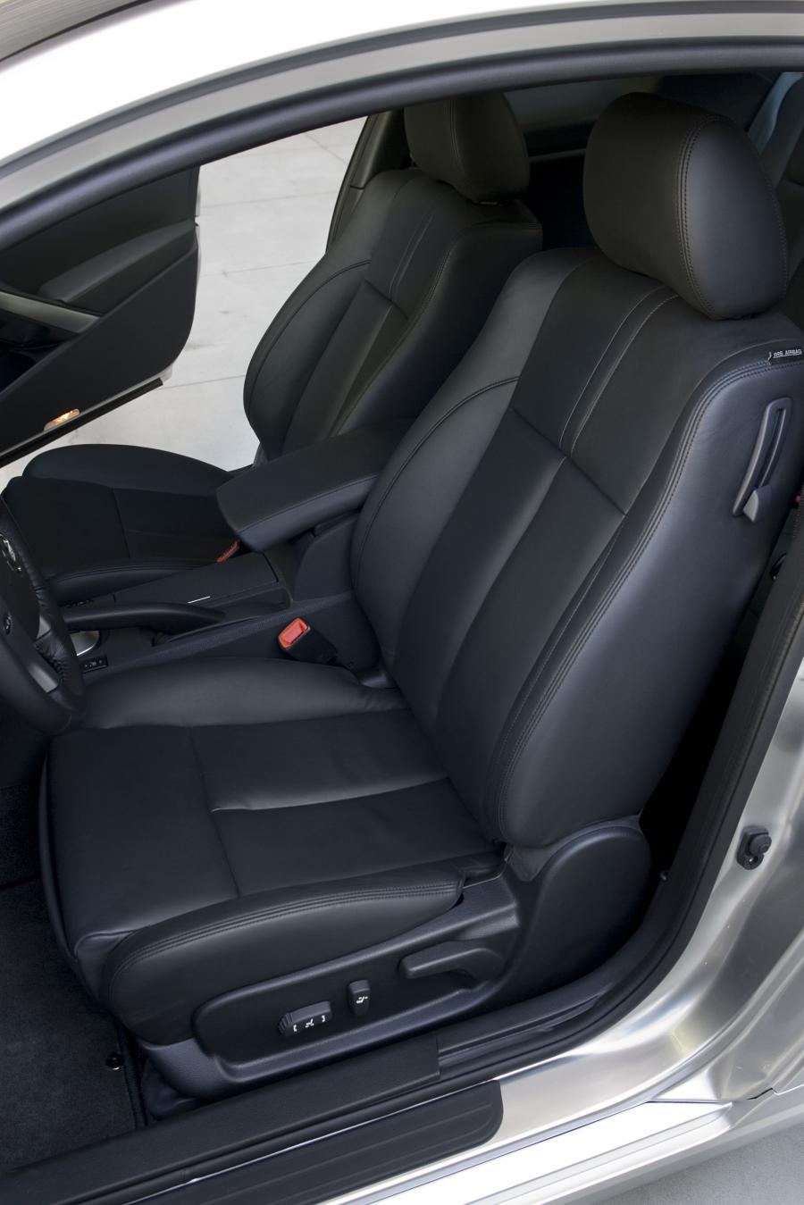 Интерьер Nissan Altima Coupe (U32) 2008 года  (фото 6 из 54)